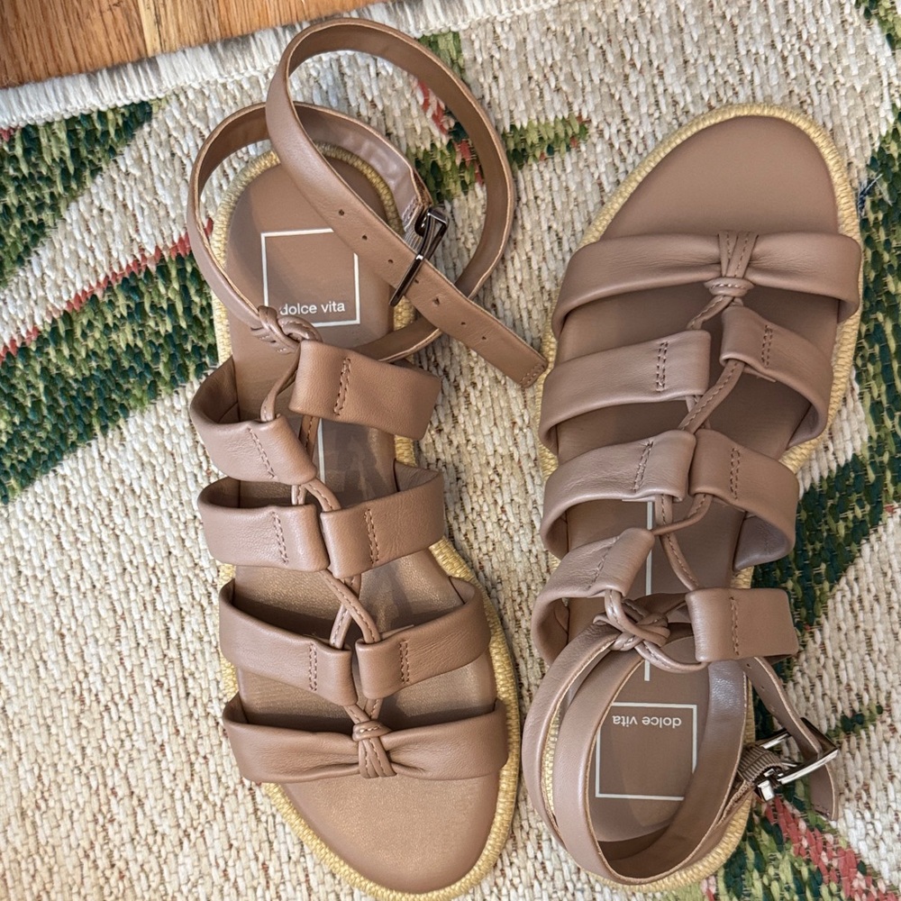 New Dolce Vita Women's 7.5 tan/nude ankle strap sandals. Genuine leather